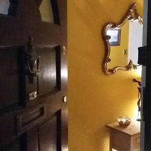 Edinburgh Two Bedroom Apartment With Free Side Street Parking 24 Hours