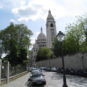 Charming Apartment In Montmartre
