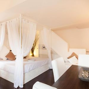 Piazza Navona White Penthouse