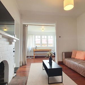 Bright And Modern Oasis In Kingsland