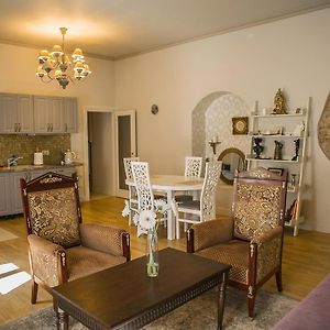 Gaono Apartment