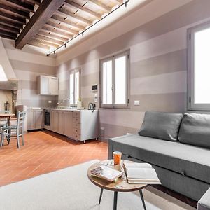Santa Trinità Industrial Flat