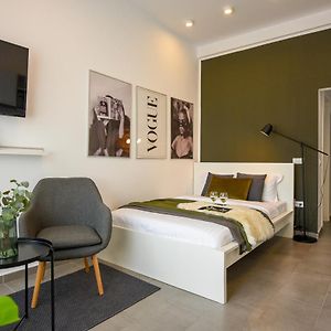 Classy Comfort - Chic Studio On Regina Elisabeta