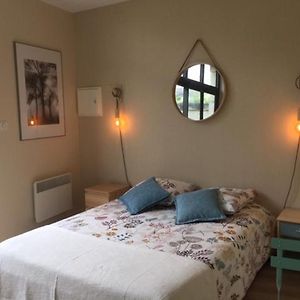 Chambre dans dépendance Maison de Ville + abri vélos