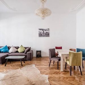 Appartement à 2 Chambres à Coucher