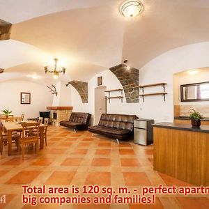 Appartement à 3 Chambres à Coucher