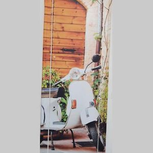 Vespa House, Intima E Confortevole