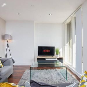 Lovely Apartment - Private Parking - Stadium Views