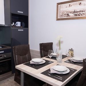 Appartement à 2 Chambres à Coucher