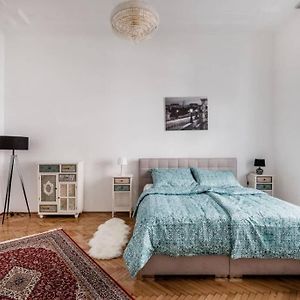Oktober 6/8 Apartment
