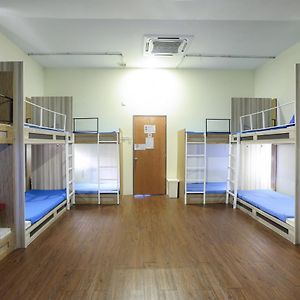 Chambre Juste Pour Hommes Dortoir