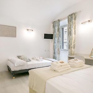 White Candia Guesthouse