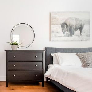Hip, Stylish Apartment In Little Italy By Den Stays