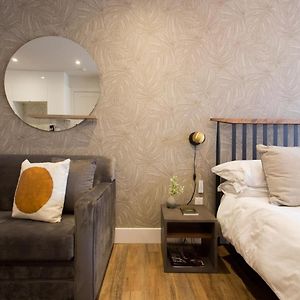 Romantic Studio In The Heart Of Little Italy By Den Stays