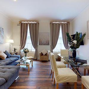 Appartement Luxe à 2 Chambres à Coucher