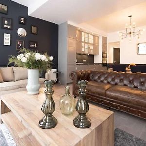 Appartement Luxe à 2 Chambres à Coucher