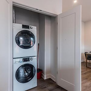 2 Bedroom Luxury In The Mile End By Den Stays