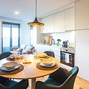 Stylish Studio W/ Ac & Balcony By Lovelystay