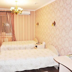 Chambre Supérieure Double au Sous-Sol