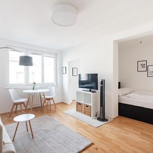 Modern, Bright Studio -Close To The Center In A Quiet Area
