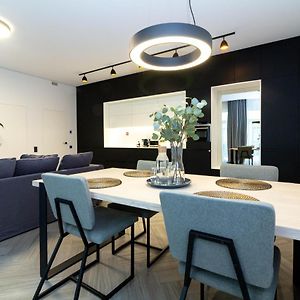 Cohost I Oldtown 60M2 Apt W-Garage Parking, Balcony & Self Check-In