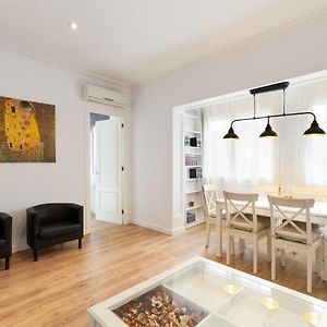 Appartement à 4 Chambres à Coucher