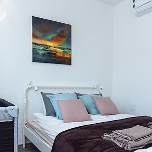 Amphora Luxury Apartment With Free Private Parking And Cozy Balcony