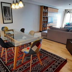 Appartement à 3 Chambres à Coucher
