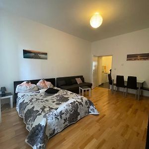 Appartement à 2 Chambres à Coucher