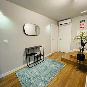 Studio Lit King-Size