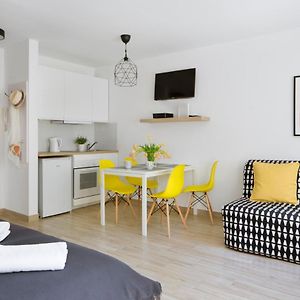 Flat Zlote Tarasy Street