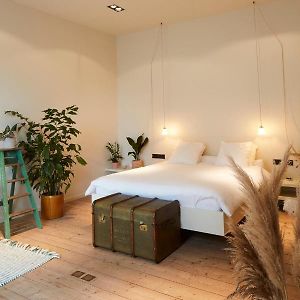 Chambre d'Amis by Alix
