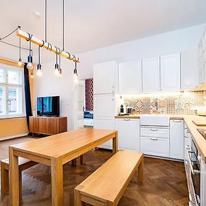 Elegant, Modern, 2-Bed Flat By Museum Of Prague