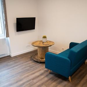 Studio Lit Queen-Size
