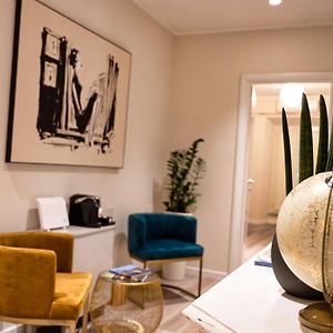 Design 18 Charming Rooms