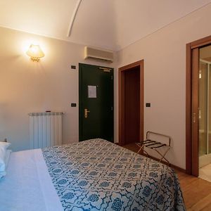 Chambre Économique Lit King-Size