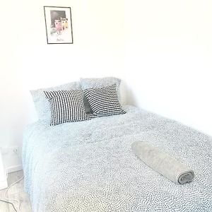Studio Lit King-Size