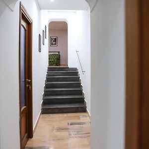 Modern Apartment At Piazza Del Gesu' By Wonderful Italy