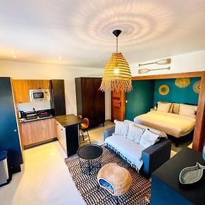 Studio Lit King-Size