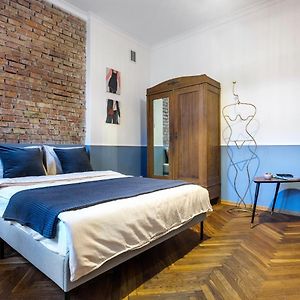 Silent Blue Apartment / Kochanowskigo St