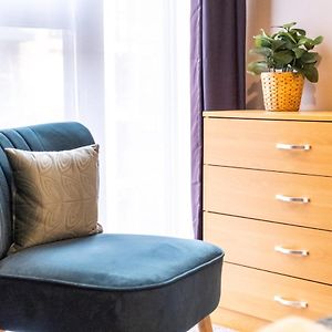 Stylish 2Bed Apartment-City Centre - Free Parking.