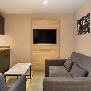 Studio Lit King-Size