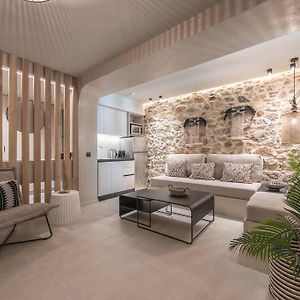 Apollonos 28 Luxury Suites