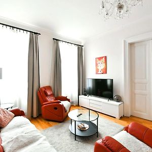 Appartement à 2 Chambres à Coucher