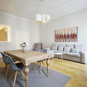 Appartement à 3 Chambres à Coucher