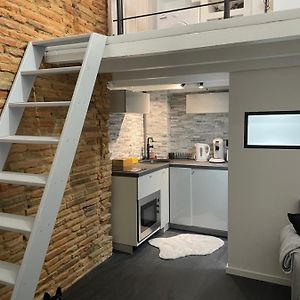 Studio rénové, terrasse privative, 300m du Capitole
