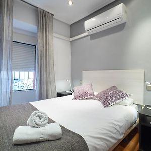 Studio Lit King-Size