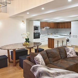 Sunlight Properties - Palme D Or - 2 Bedrooms, Modern Holiday Rental Apartment, Hyper Central