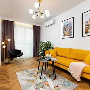 Sienna 65 Premium Apartment With Parking In Warsaw By Renters Prestige
