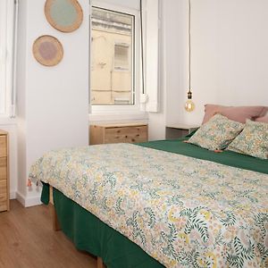 Charming 1 Bedroom Apartment w/ Terrace Near Belém